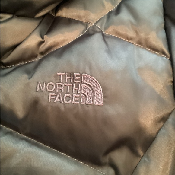 GUC NorthFace puffer coat. - Picture 8 of 9